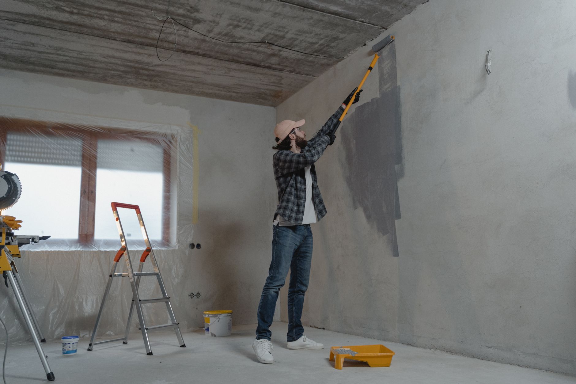 Peintre en bâtiment équipe à Cagnes-sur-Mer